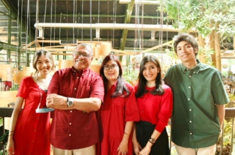 MELAKUKAN PANGGILAN-NYA
